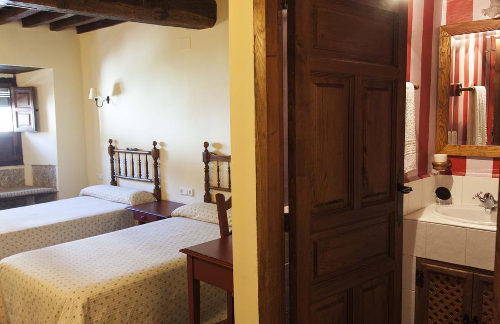 Casa Rural Con Encanto "Los Postigos" Banos De Montemayor Chambre photo